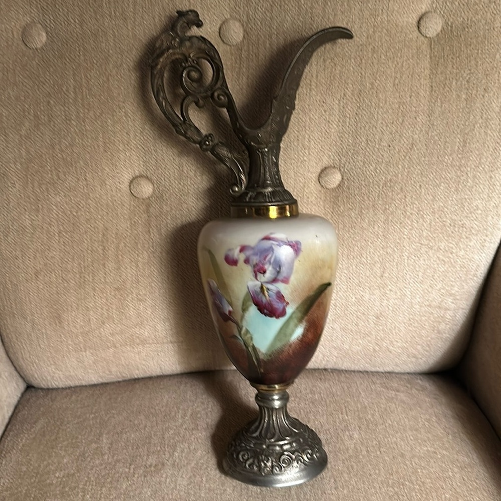 15” ANTIQUE TALL VICTORIAN EWER PITCHER URN W/IRIS GRIFFIN HEAD HANDLE